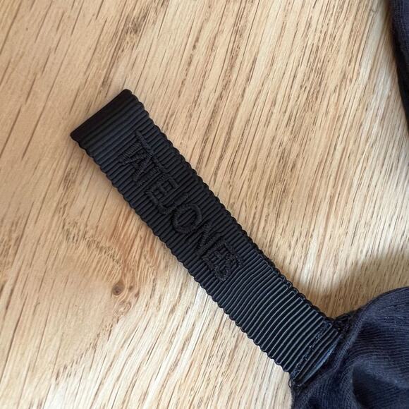 Tate Jones Sleep To Street Shrug in Black - Picture 4 of 7